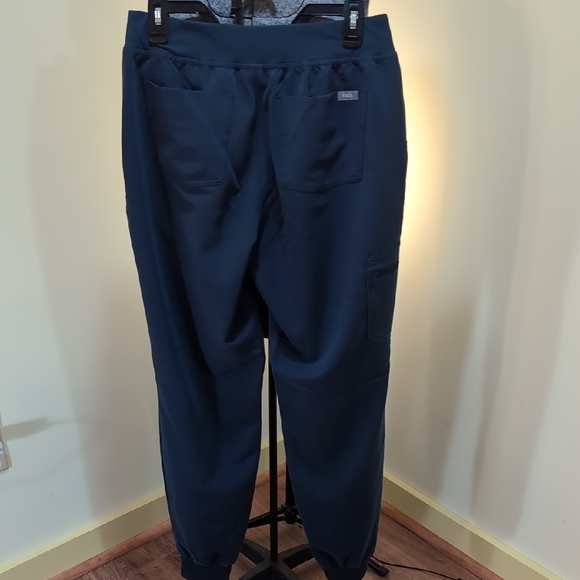 Fig's Women's Navy Scrub Pants - Picture 9 of 10